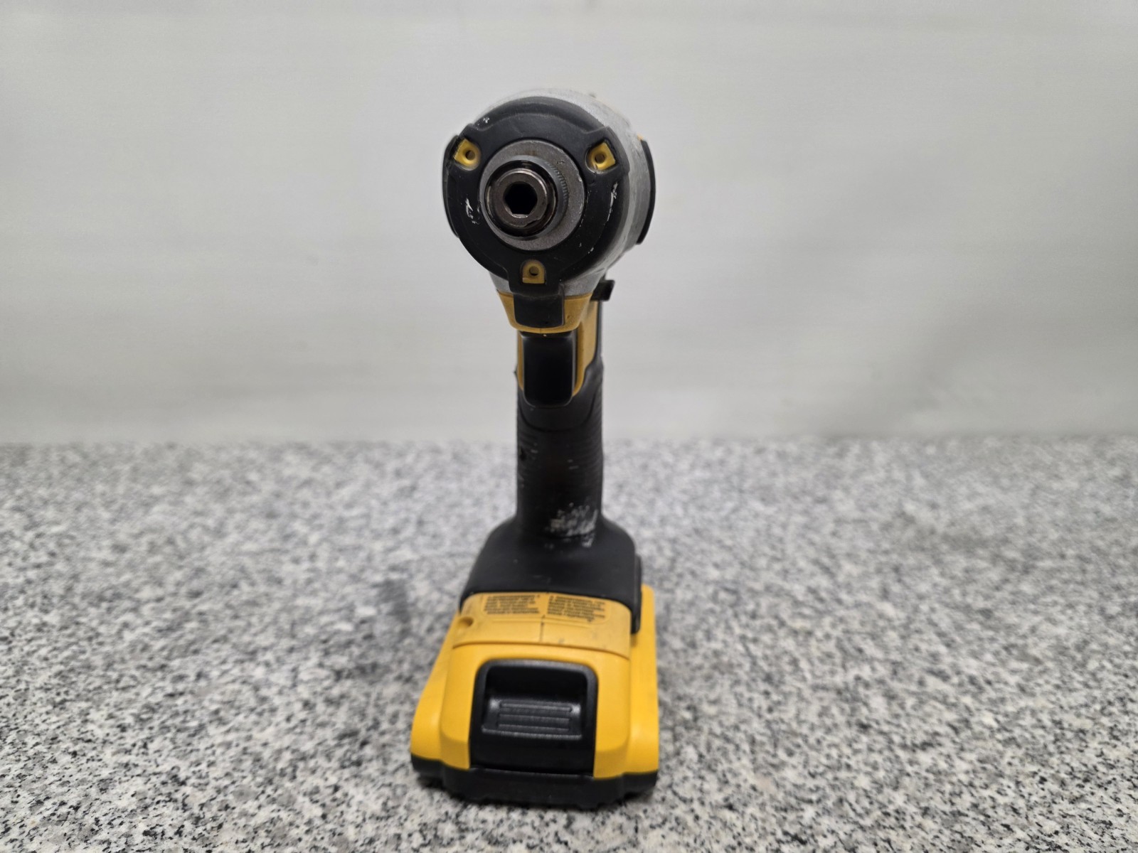 Dewalt DCF885 20V Max Li-Ion Cordless 1/4&Prime; Hex Impact Driver