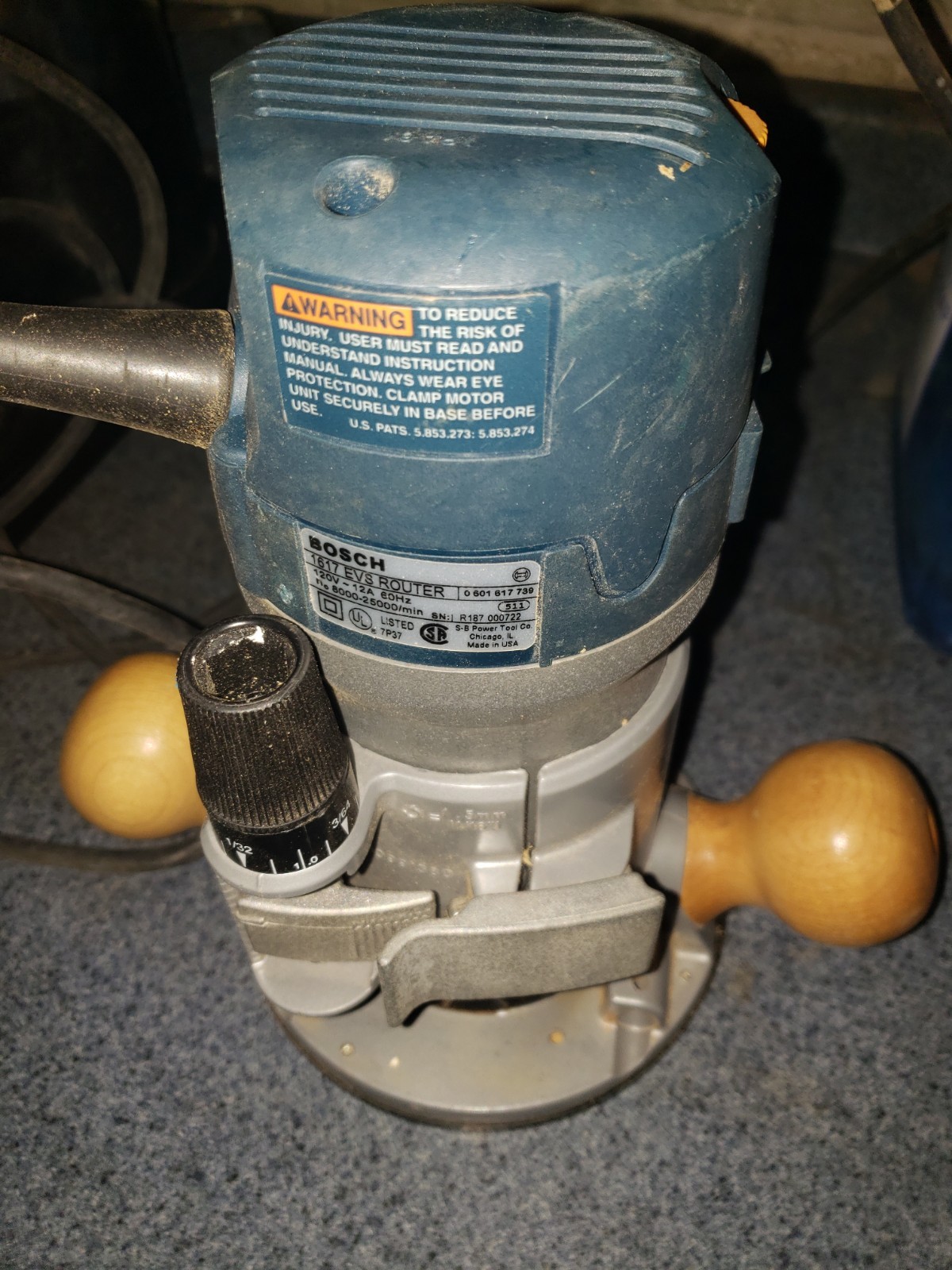 Bosch 1617EVS 2.25 HP Electric Fixed Base Router With Case, Templates