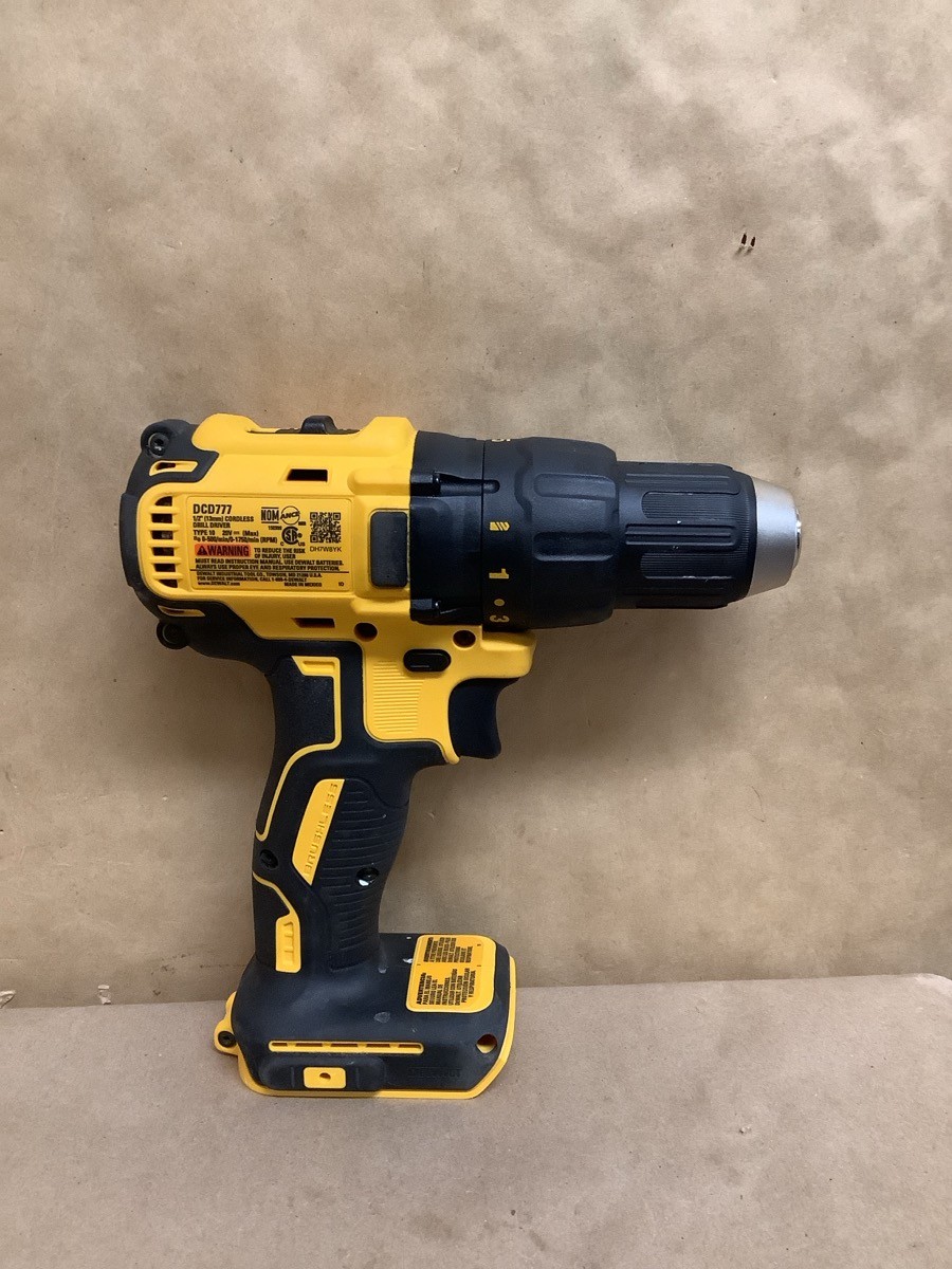 DEWALT DCD777 YELLOW/BLACK 1/2&Prime; DRIVE 20V MAX CORDLESS BRUSHLESS DRI (B42014589)