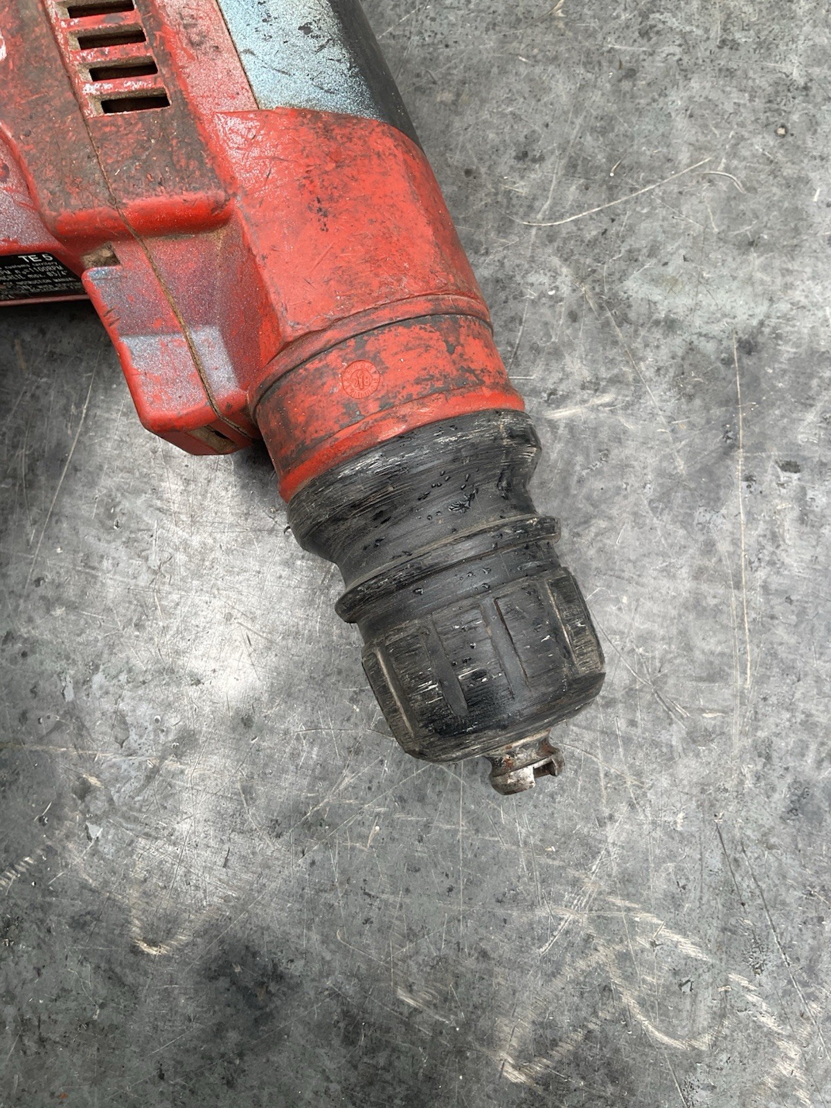 Hilti TE 5 Hammer Drill Corded Electric Red Black 110V Heavy Duty Aux Handle