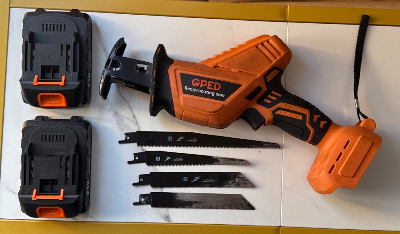 Reciprocating Saw 21V Cordless with 2 / Batteries Included- NO CHARGER- Used