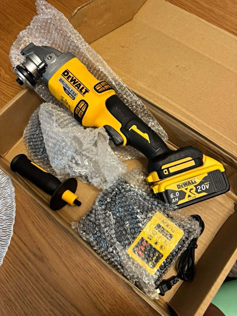 DEWALT DCG414 20V MAX XR Brushless 4-1/2&Prime; Angle Grinder Kit 6.0Ah