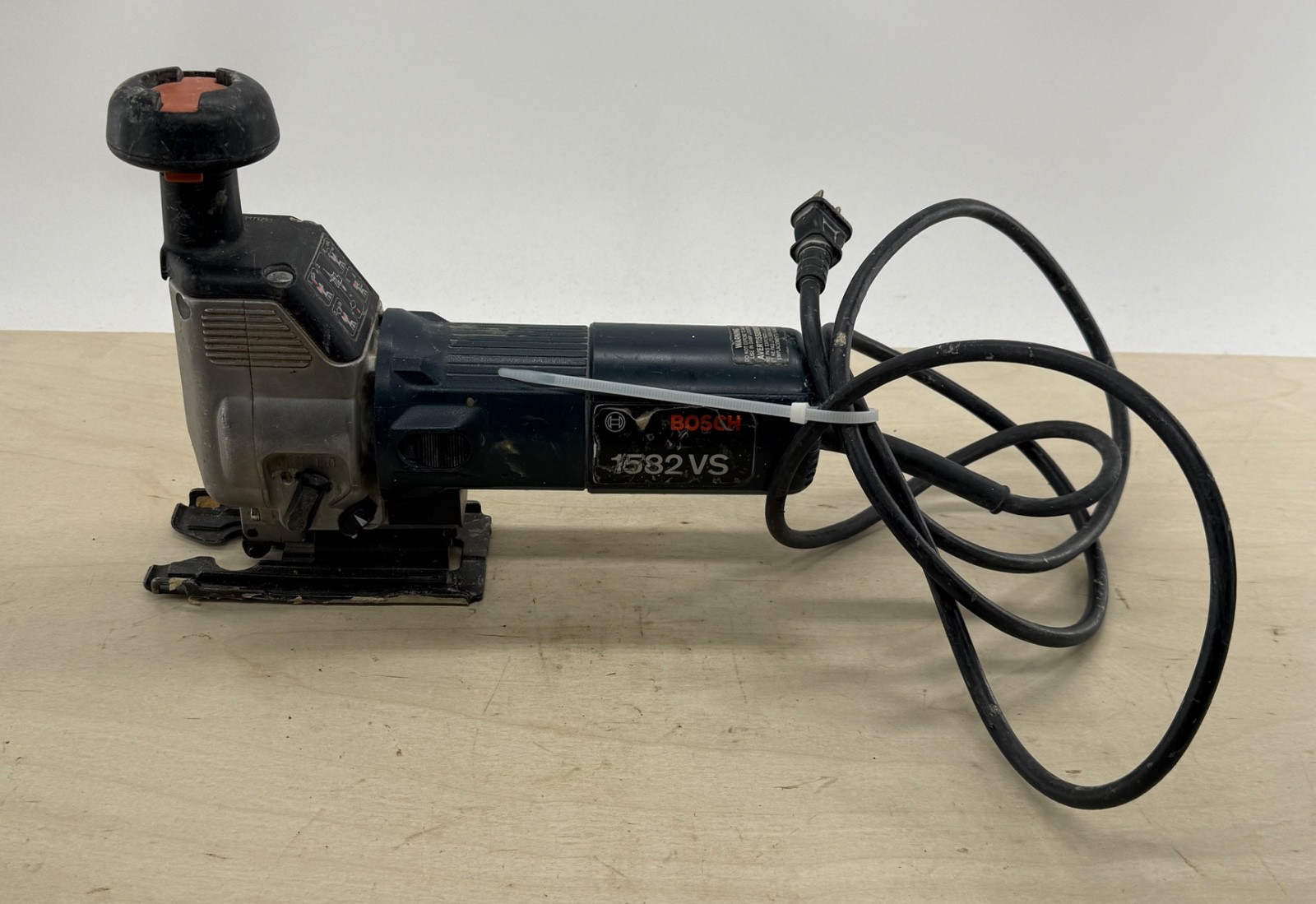 Bosch 1582 VS 115V 60Hz Variable Speed Barrel Grip Jig Saw (7171)