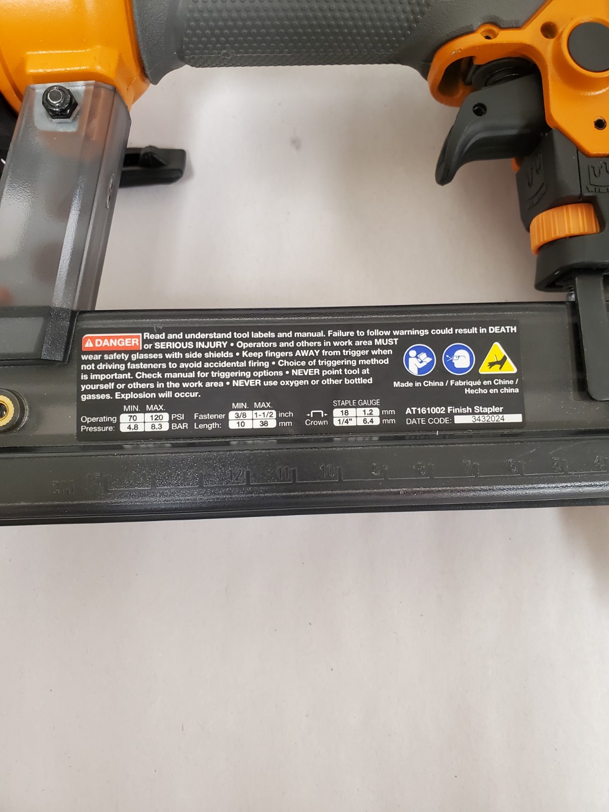 RIDGID Pneumatic 18-Gauge 1-1/2 in. Finish Stapler (AT161002)