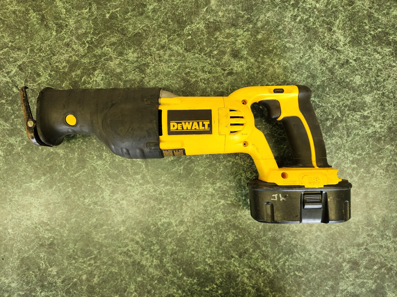 Dewalt DC385 Reciprocating Saw & Batteries Tested 18V