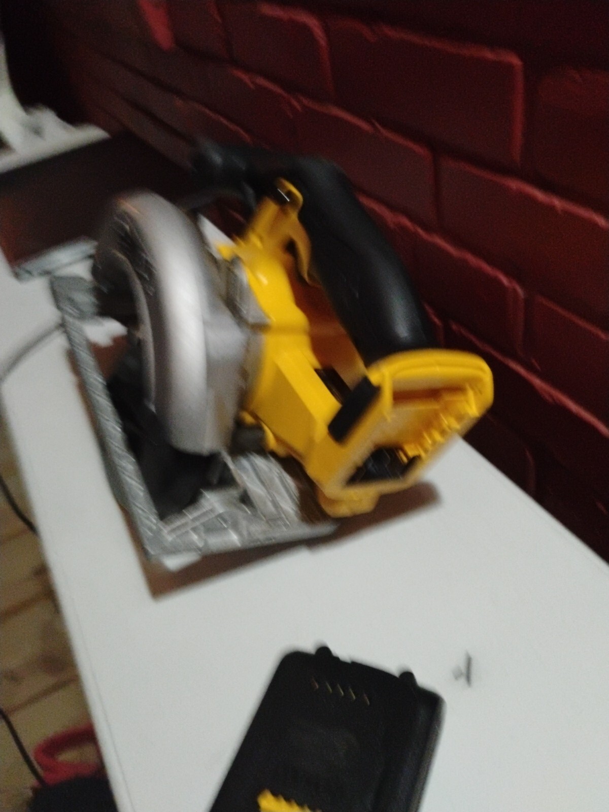 DEWALT DCS391B 6-1/2-Inch 20V Cordless circular saw
