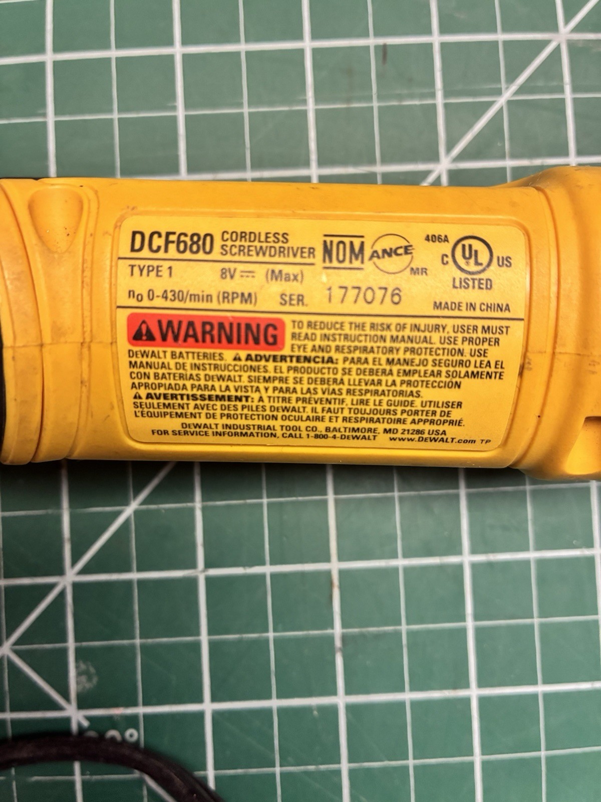 DEWALT 8V MAX Gyroscopic Cordless Screwdriver DCF680 charger & 1-Battery Kit