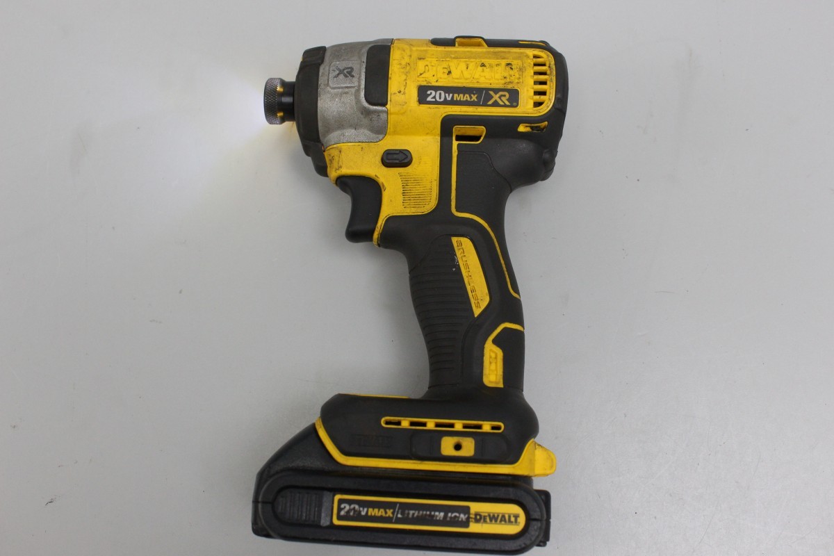 DEWALT DCF887 20V MAX XR Brushless 1/4 in Keyless Impact Driver (C31036319)