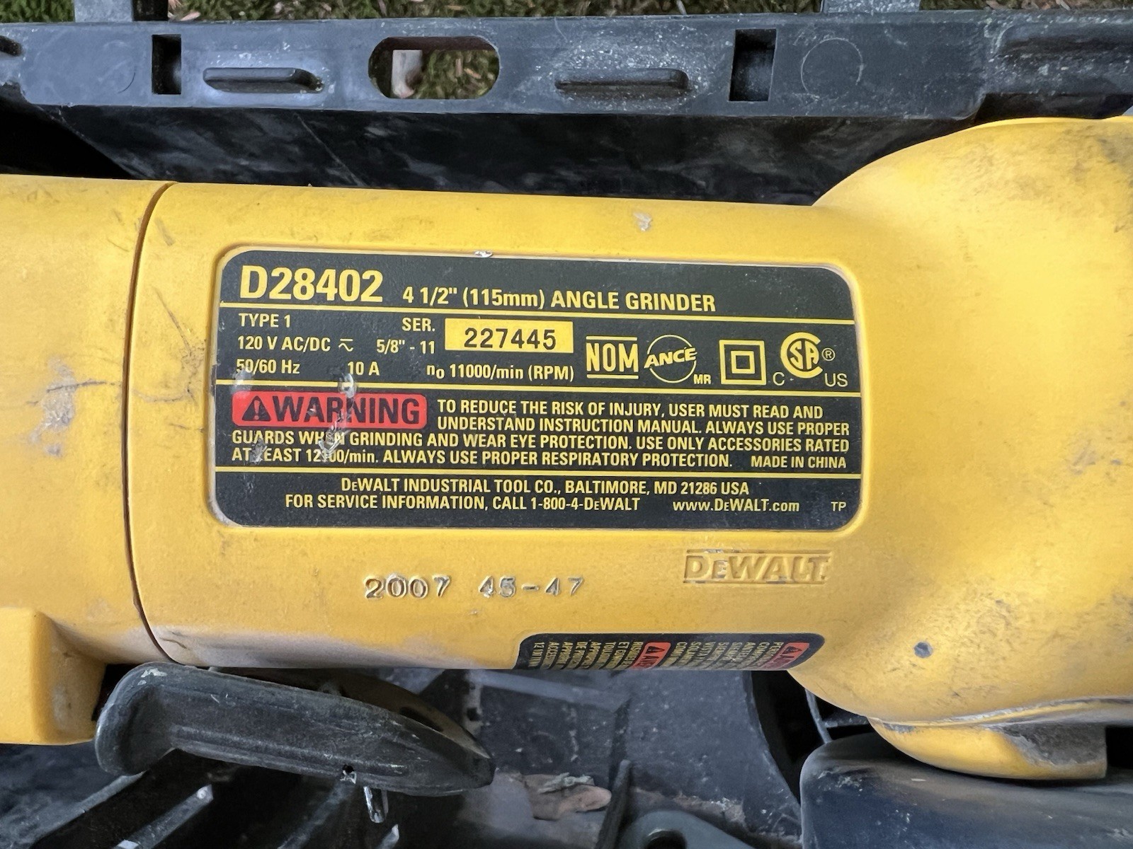 DEWALT D28402 4-1/2&Prime; Corded Angle Grinder 120V AC/DC Rotary w/ Case