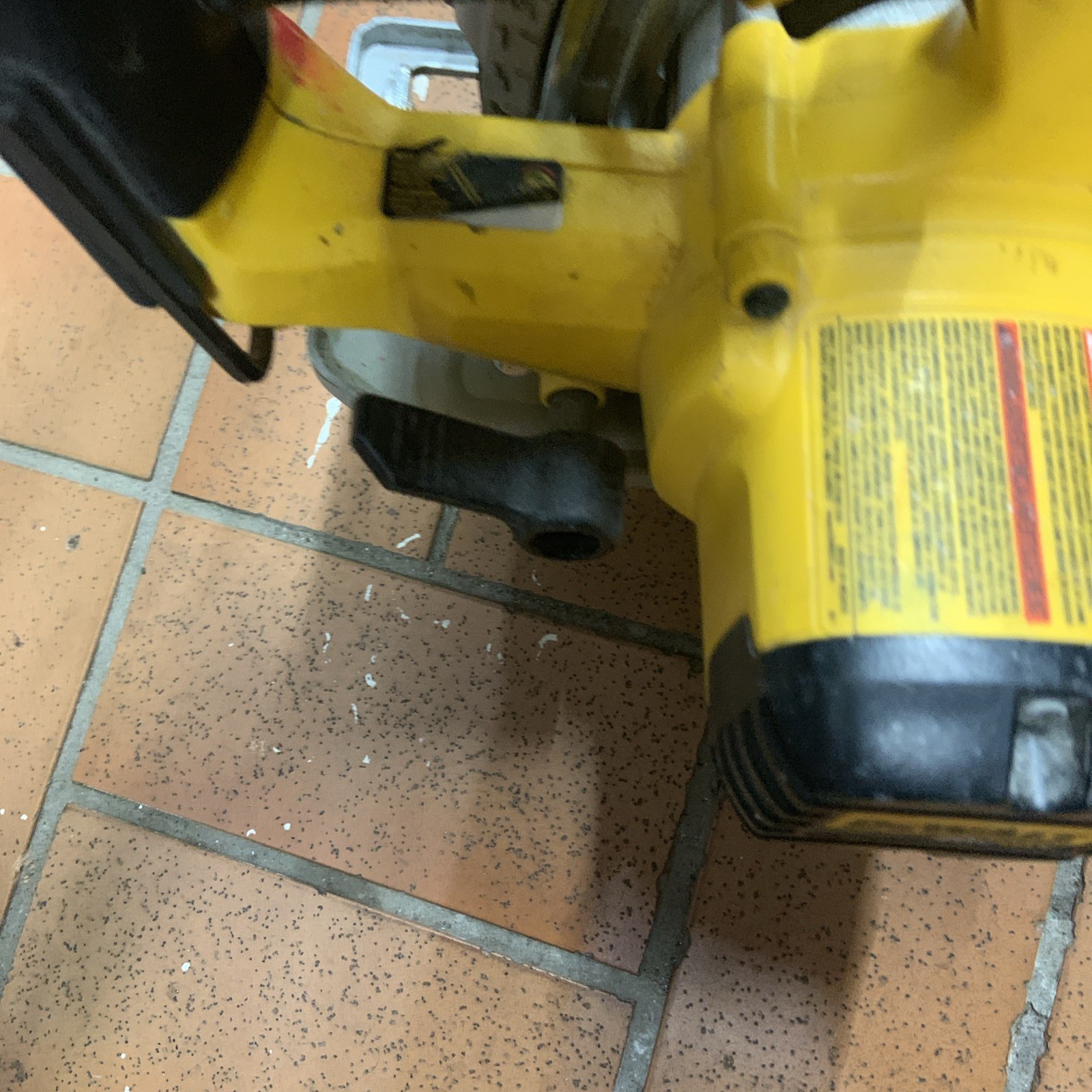DEWALT DCS393 20V 6-1/2&Prime; Cordless Circular Saw – Tool Only. With Blade