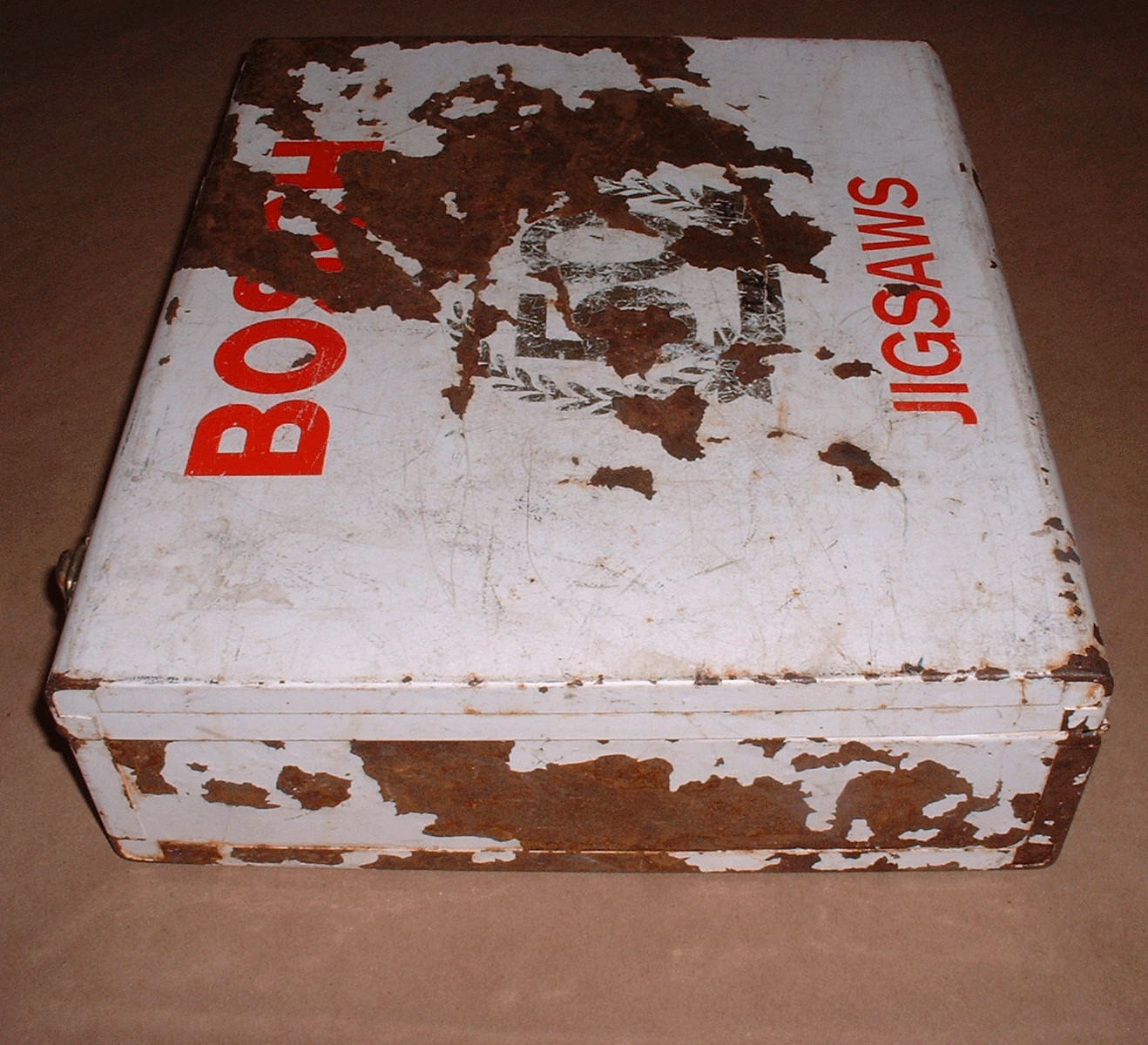 Bosch 1587AVS Variable Speed Jig Saw with Metal Case, Blades, and Extra Base