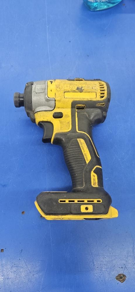 DEWALT DCF887 1/4&Prime; 6MM IMPACT DRIVER (C26019802)