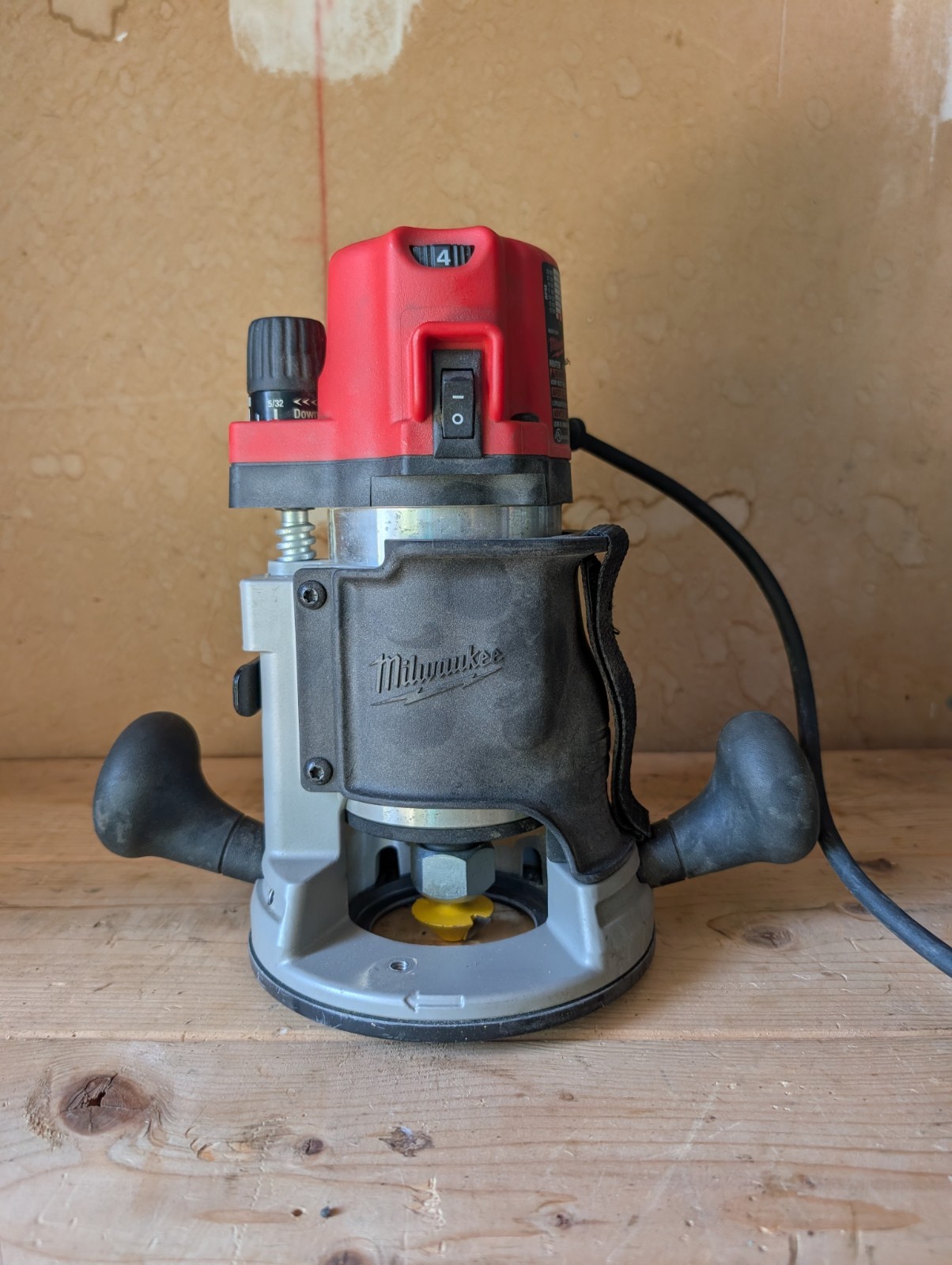 Milwaukee 13 Amp Corded 2-1/4 in. Max HP EVS BodyGrip Router Model 5616-20