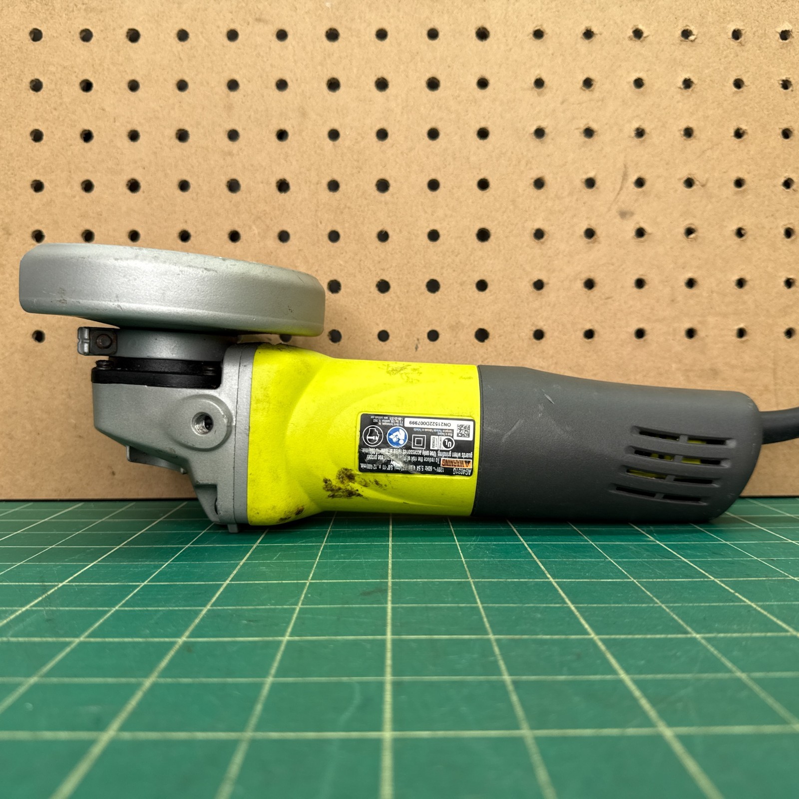 Ryobi AG4031G 4-1/2&Prime; Angle Grinder 120V 5.5 Amp Corded **FOR PARTS/REPAIR ONLY**