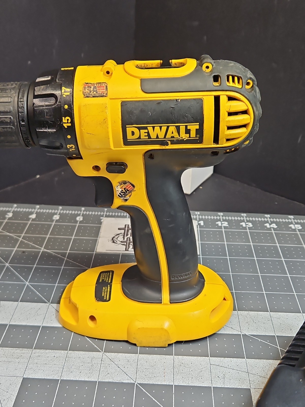 DeWalt DC720 18V Cordless 1/2&Prime; Drill/Driver w/ Charger Dw9116- No Battery – Used