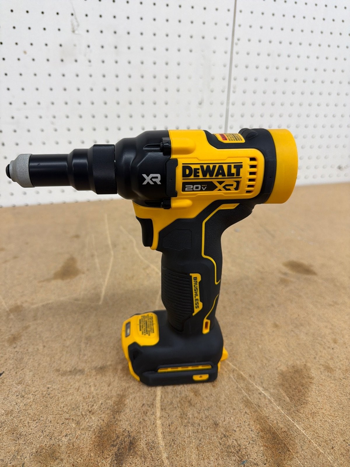 DEWALT 20-Volt MAX Cordless 3/16 in. Rivet Tool (Tool-Only) MISSING nose shroud