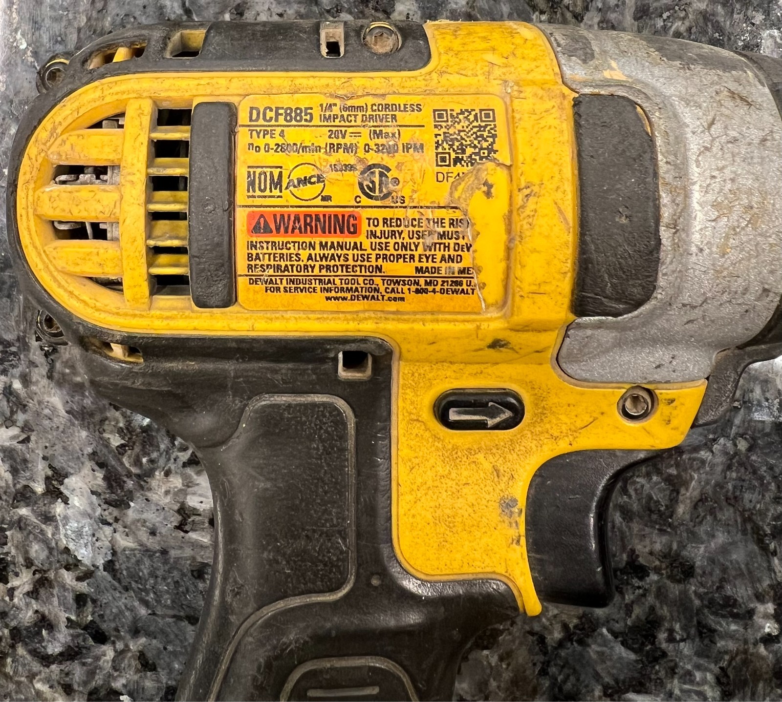 DeWalt (DCF885) Impact Driver with Charger (DCB1104) *NO BATTERY* – OUT FOR SALE