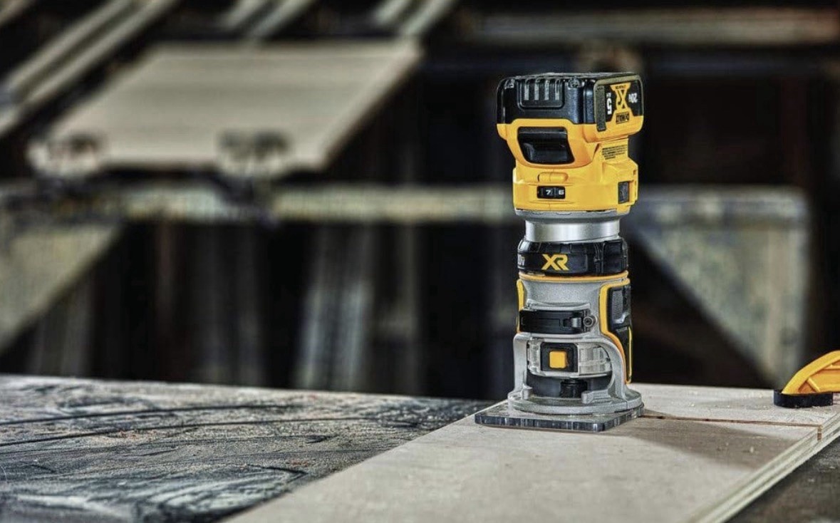 New DEWALT DCW600B 20V MAX XR Cordless Compact Router – Tool Only