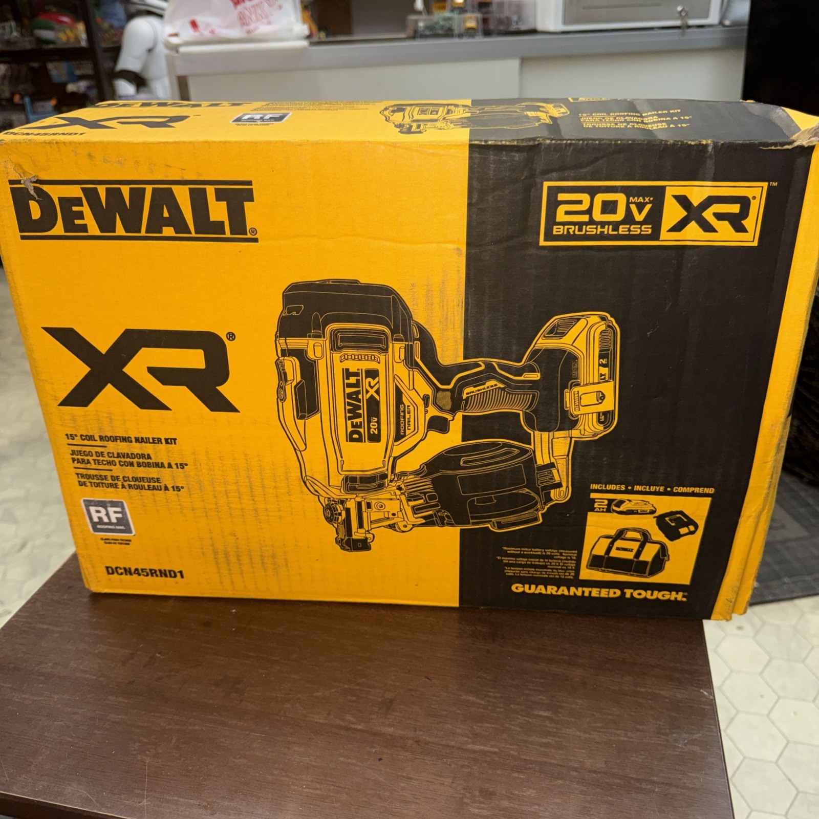 DEWALT DCN45RND1 20V MAX XR Cordless 15° Coil Roofing Nailer Kit NEW OPEN BOX