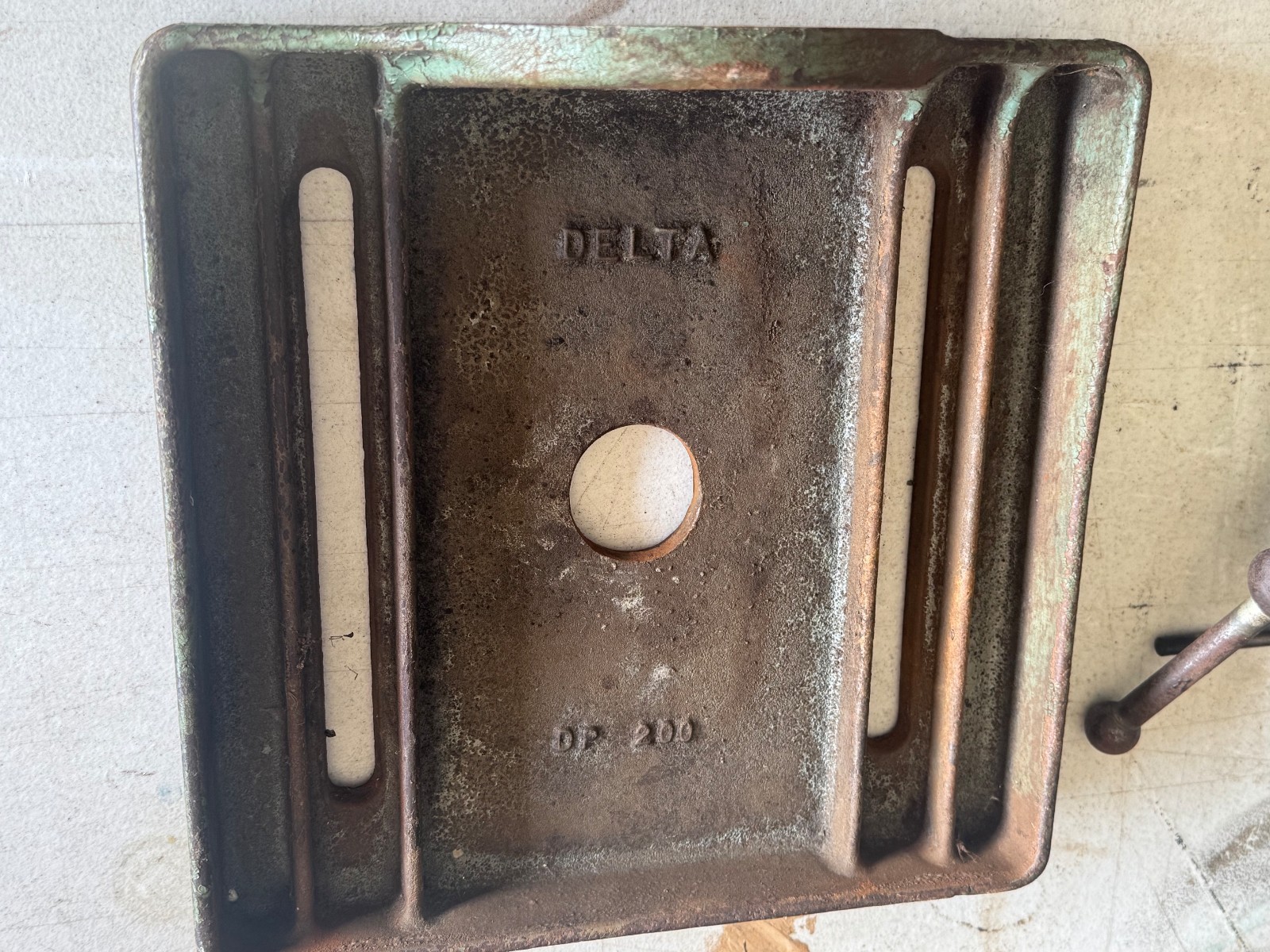 Nice Delta Rockwell DP220 Drill Press Tilting Table 2-3/4&Prime; Column DP-200