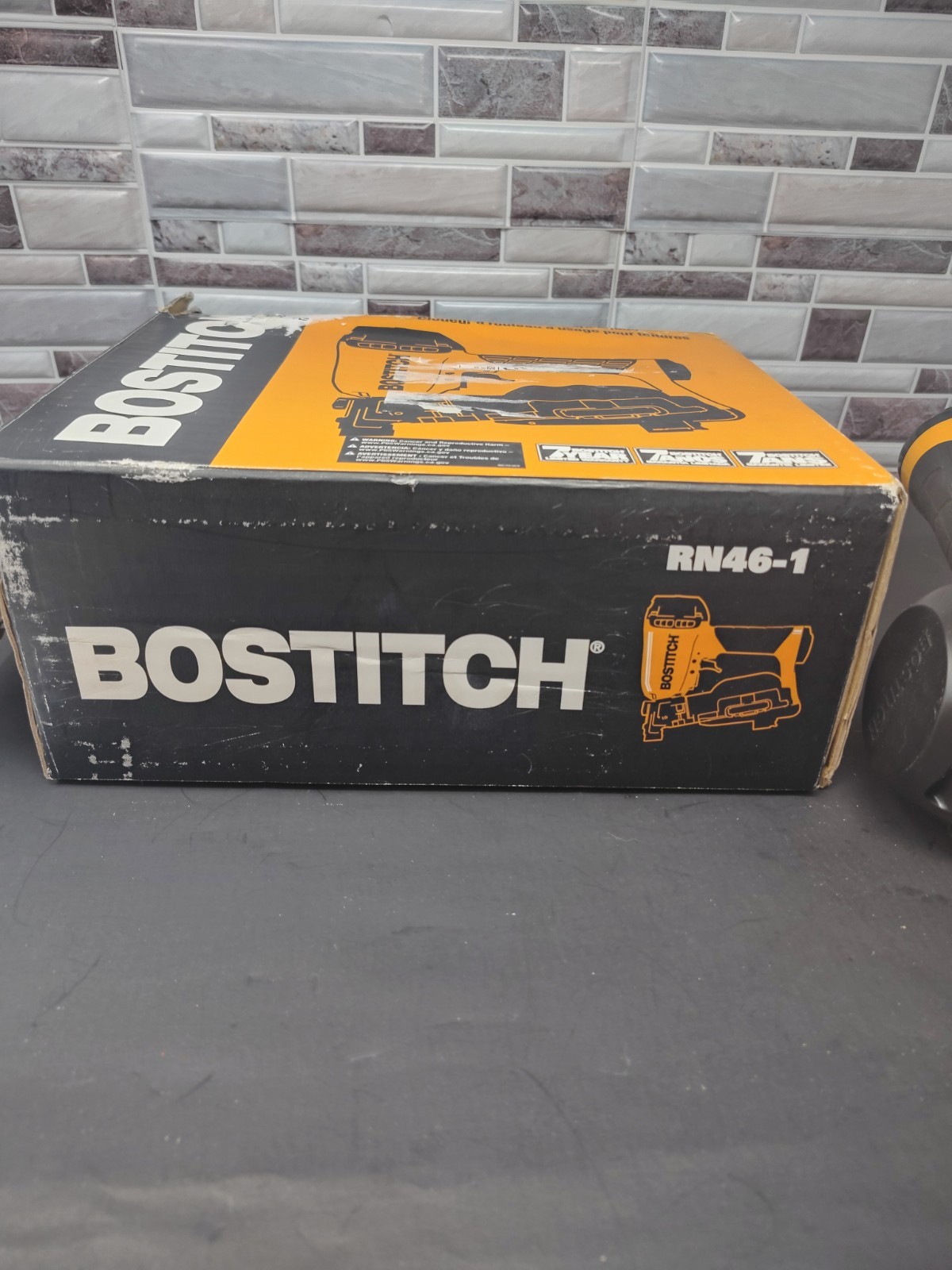 Bostitch RN46-1 Coil Roofing Nailer 15° Pneumatic 3/4-1 3/4in Worn Open Box