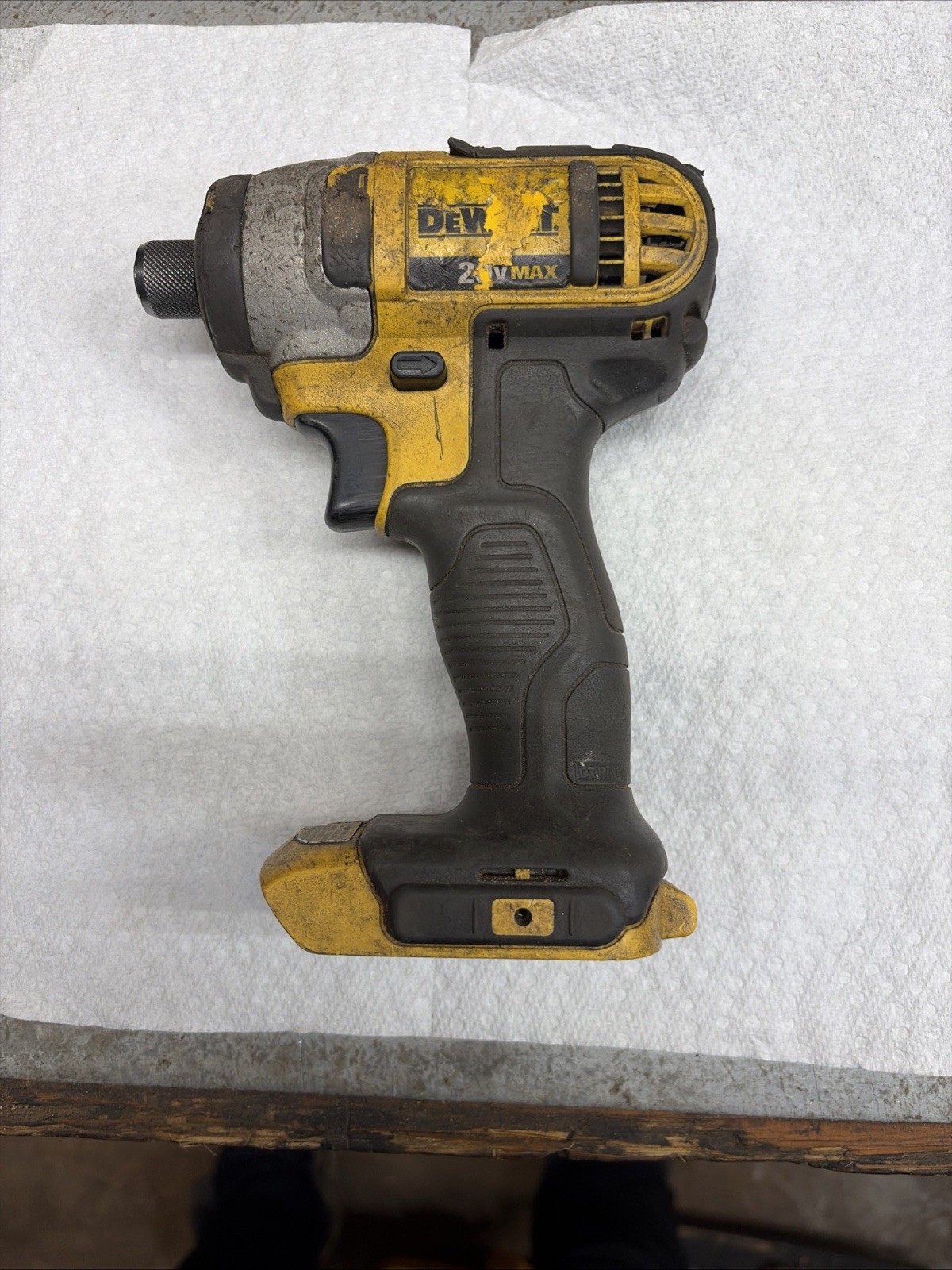 DEWALT DCF885 IMPACT WRENCH AND DRIVER (P23014998)
