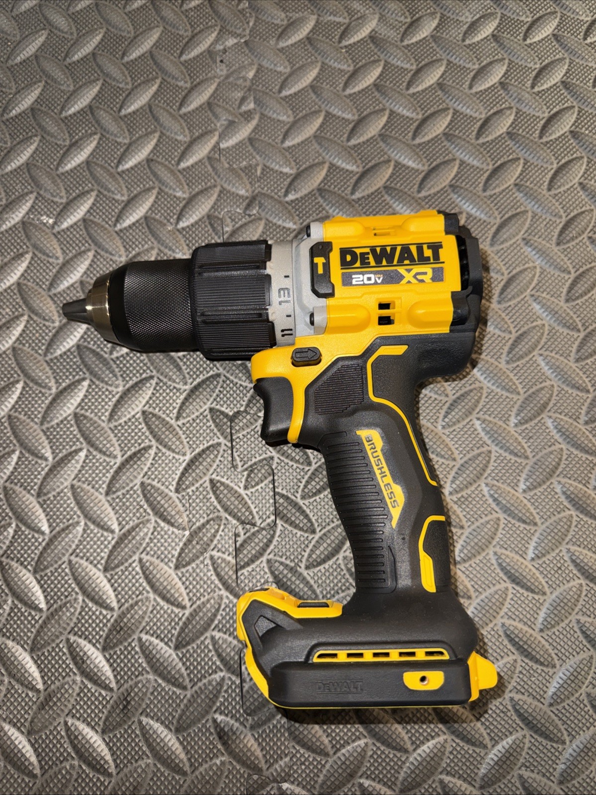 DeWALT DCD806B 20V XR 1/2&Prime; Brushless Hammer Drill/Driver Tool Only Free Shipping