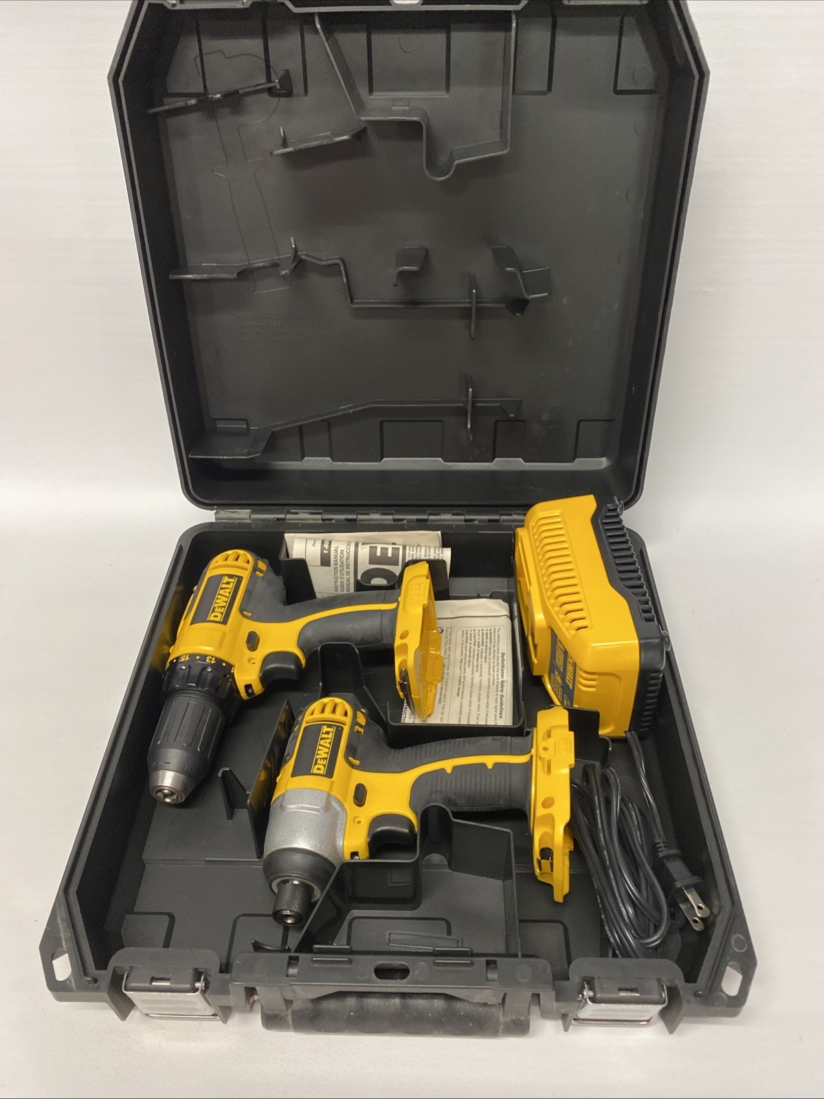 Dewalt 18V set of DCD760 1/2&Prime; Drill and DCF826 1/4&Prime; Impact Driver DCK265L WE2