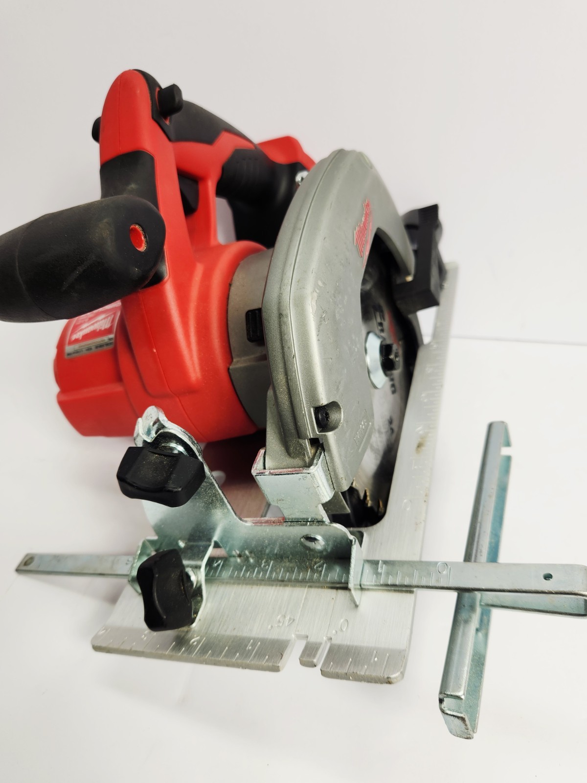 Milwaukee 2630-80 M18 18V Cordless Lithium-Ion 6-1/2 in Circular Saw Kit