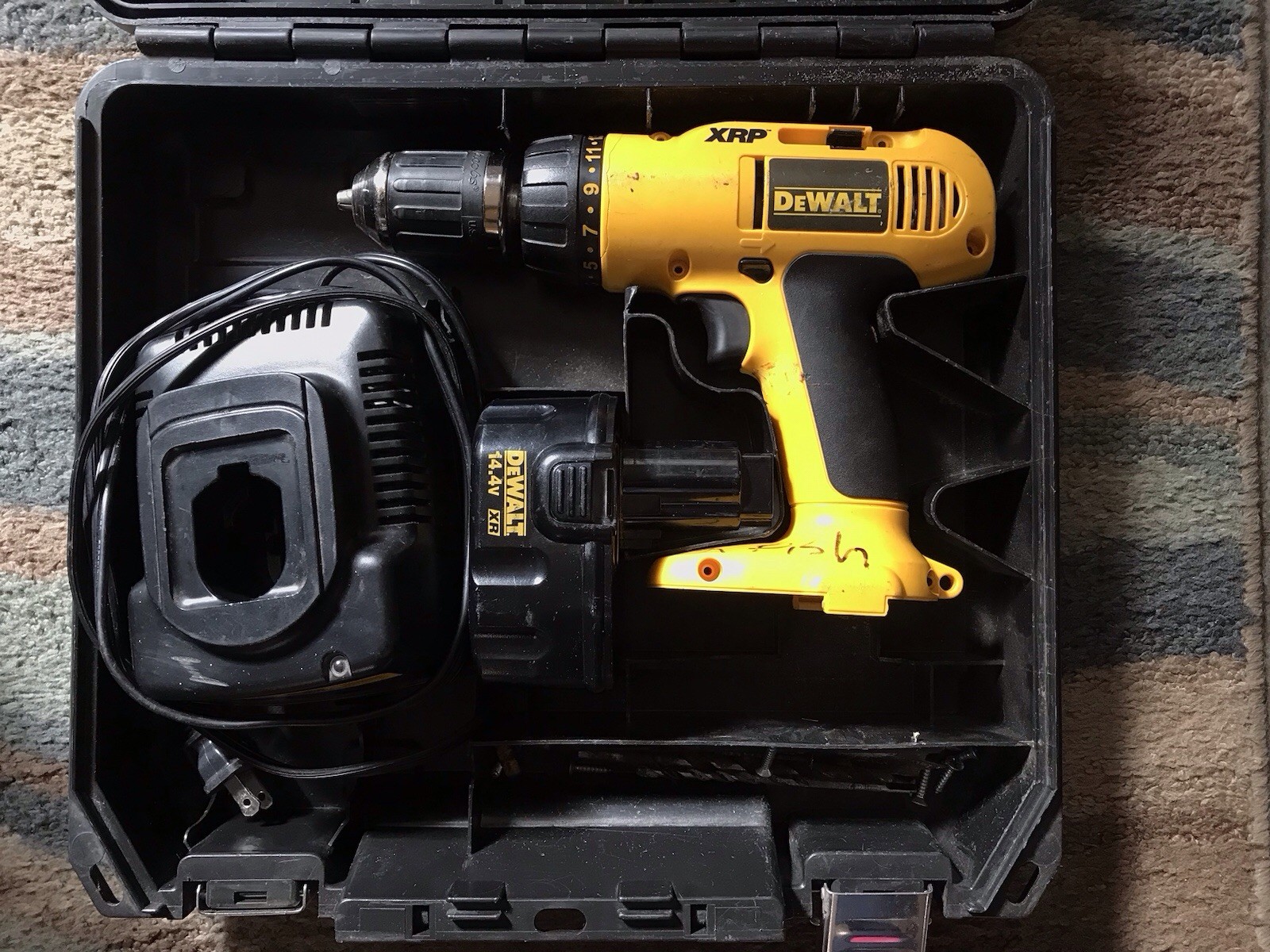 DeWalt 14.4 Volt XRP Cordless Drill With Battery And Charger Good Condition