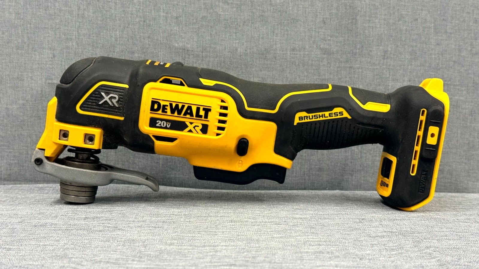 DeWalt DCS356 20-Volt MAX Cordless Brushless Oscillating Tool Bare Tool Free S/H