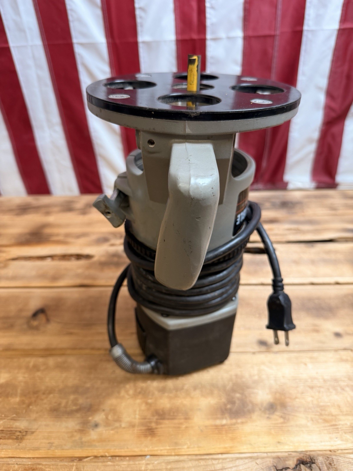 PORTER-CABLE 7518 15A 3 1/4-HP Speedmatic 5 Speed Fixed Base Router – Gray