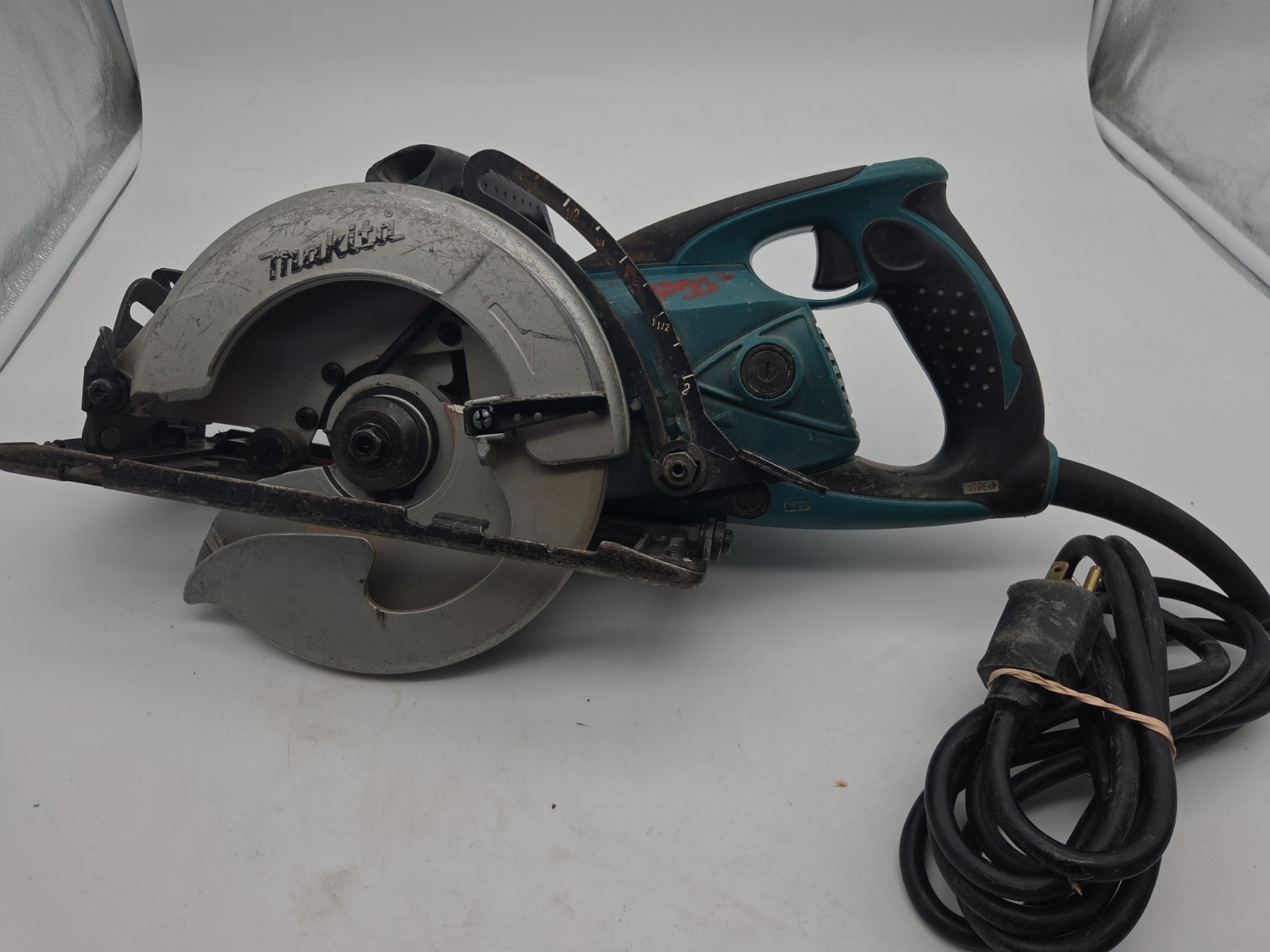 Makita 5477NB 7-1/4&Prime; Hypoid Circular Saw Corded Heavy Duty Power Tool TESTED