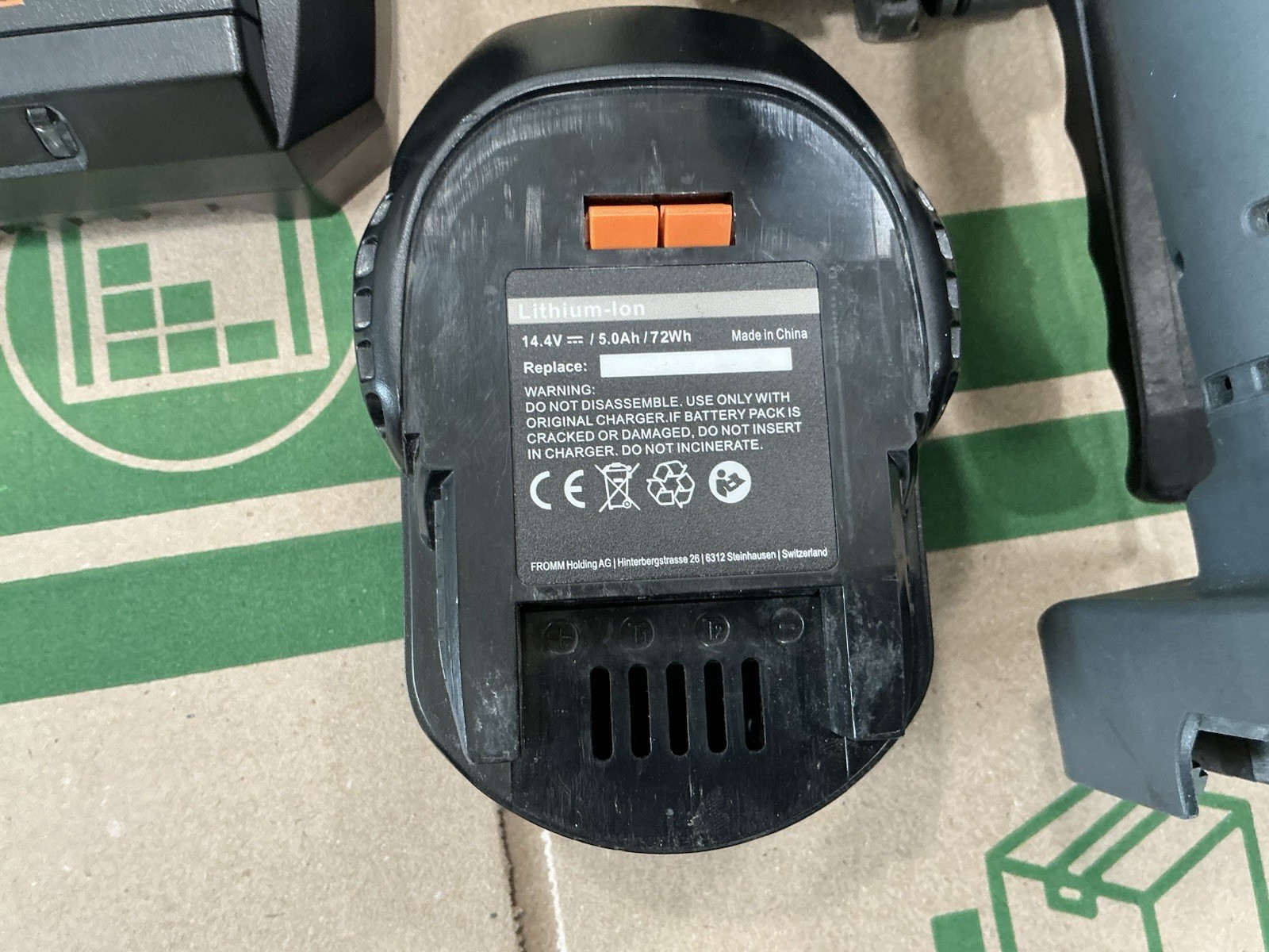 Dynamic 2100 Strapack Tool W/ Battery And Charger.