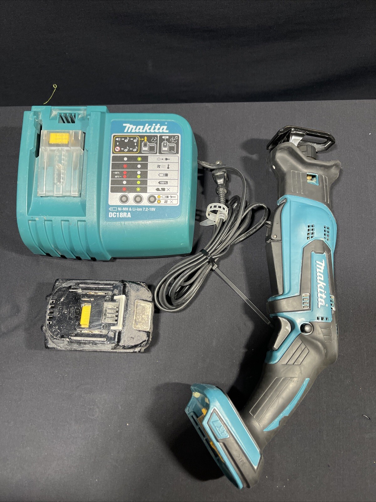 Makita XRJ01 Cordless Compact Reciprocating Saw with One Battery & One Charger