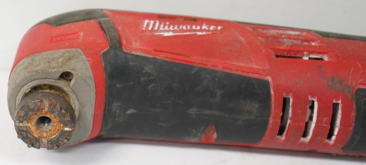 Milwaukee 2426-20 M12 12V Li-Ion Cordless Multi-Tool w/Battery & Charger