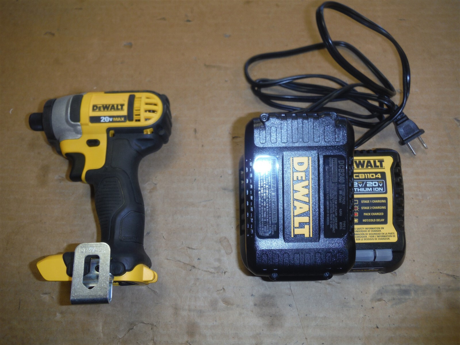 Dewalt DCF 885 1/4&Prime; Impact With 4AH Battery + 4AMP Charger DCB1104 *NDR11