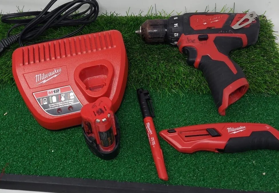 Bundle Milwaukee 2407-20 M12 Cordless 3/8&Prime; Driver + Battery Charger Cutter Pen