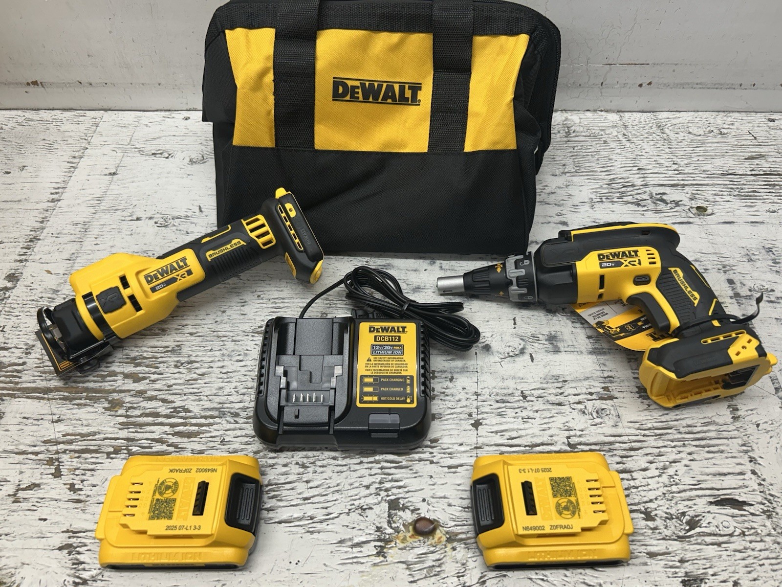 20V MAX XR Tool Combo Kit – DCK265D2 Drywall Cutout Tool And Cordless Screwgun