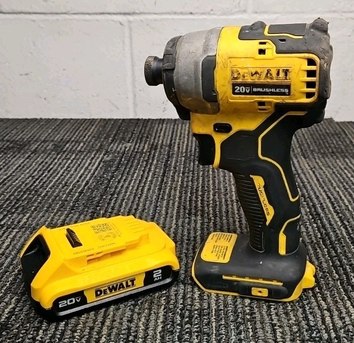 DeWalt Tools DCF809 1/4&Prime; Atomic 20V MAX Cordless Impact Driver + 2.0Ah Battery