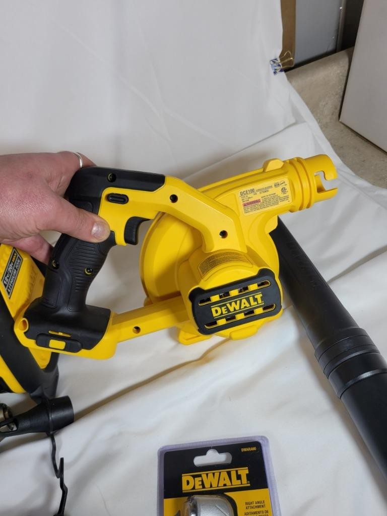 DeWalt 20V Tool Bundle Blower, Grinder, Saw, Vacuum, Radio, Drill, Light +