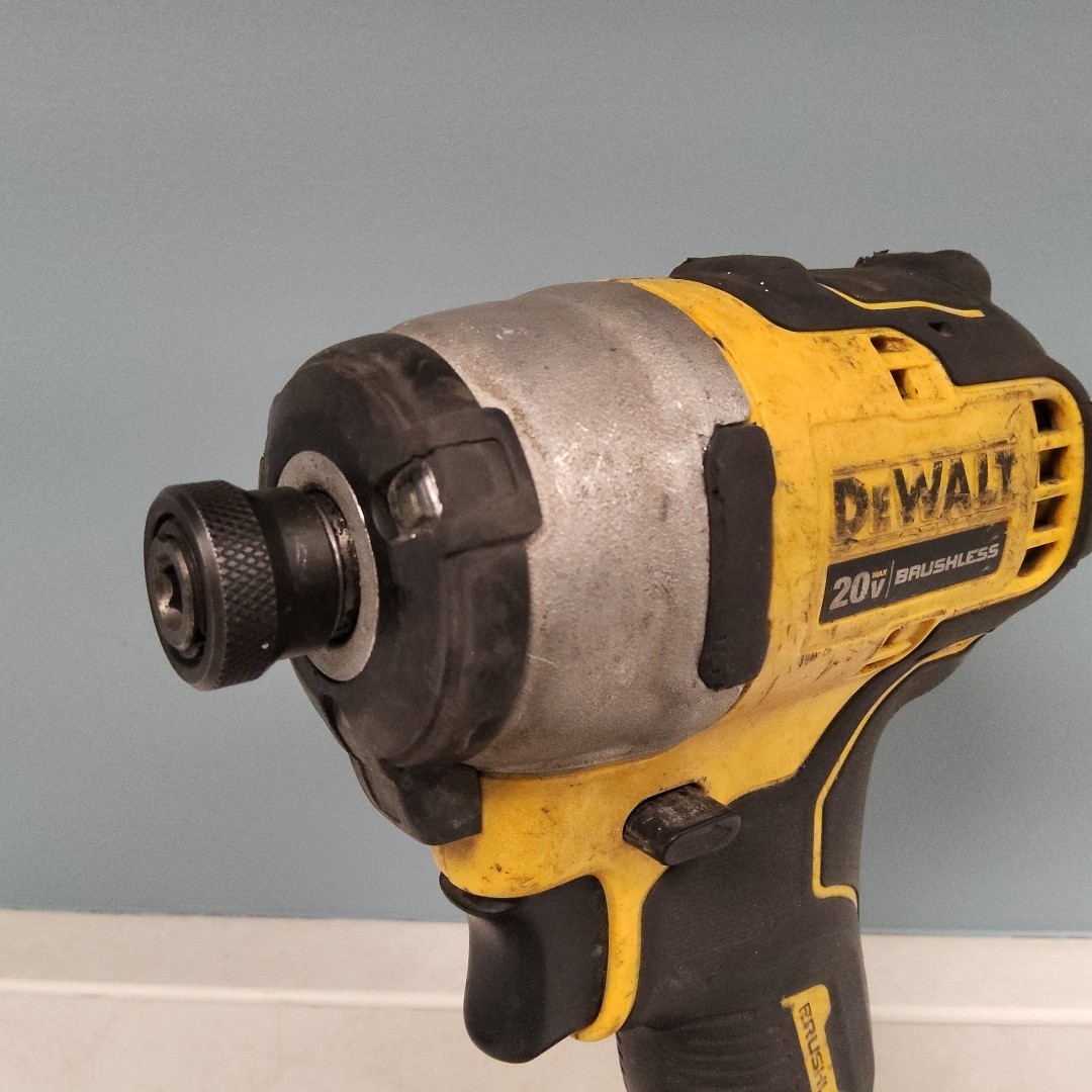 DeWalt 20v Max Atomic DCF809 Brushless 1/4&Prime; Impact Driver & DCB203 2Ah Battery