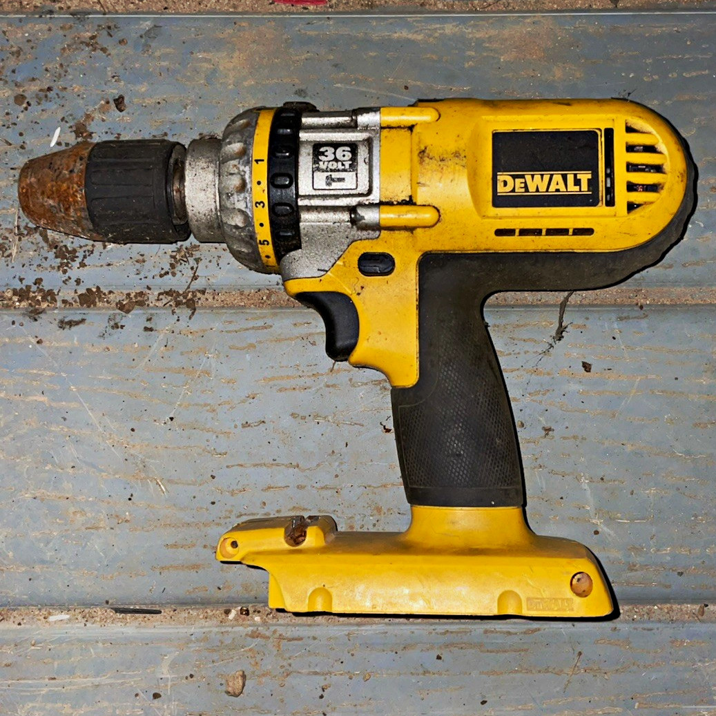 DEWALT DC900 20V Cordless Drill/Driver w/ Battery, Keyless Chuck Yellow/Black