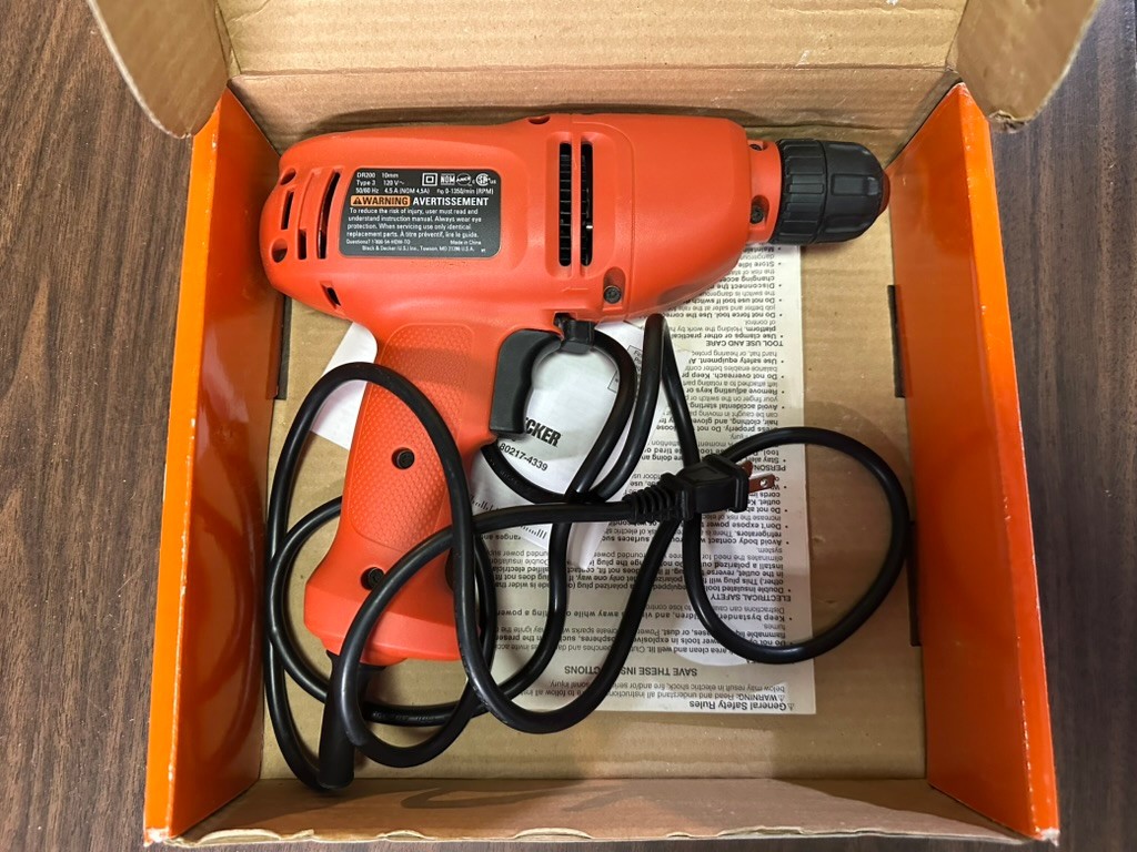 BLACK & DECKER 3/8 Corded Drill Speed Reversible DR200 Type 4.5 Amp – Excellent