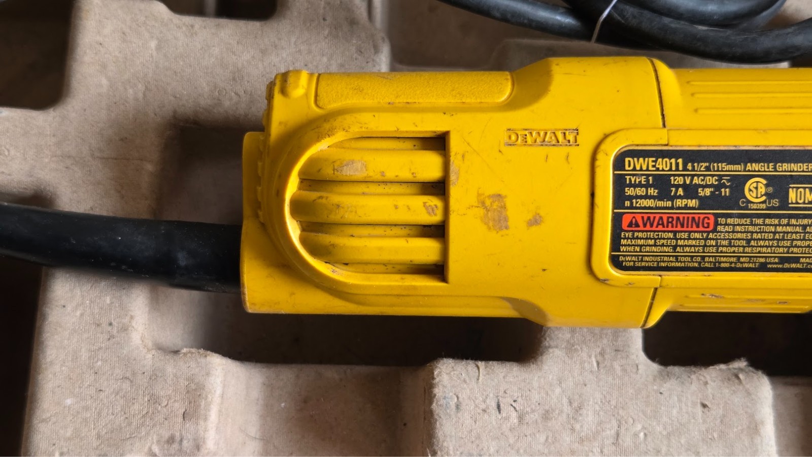 Returned C: DeWALT DWE4011 4-1/2” 7A Angle Grinder 120V (213-4011)