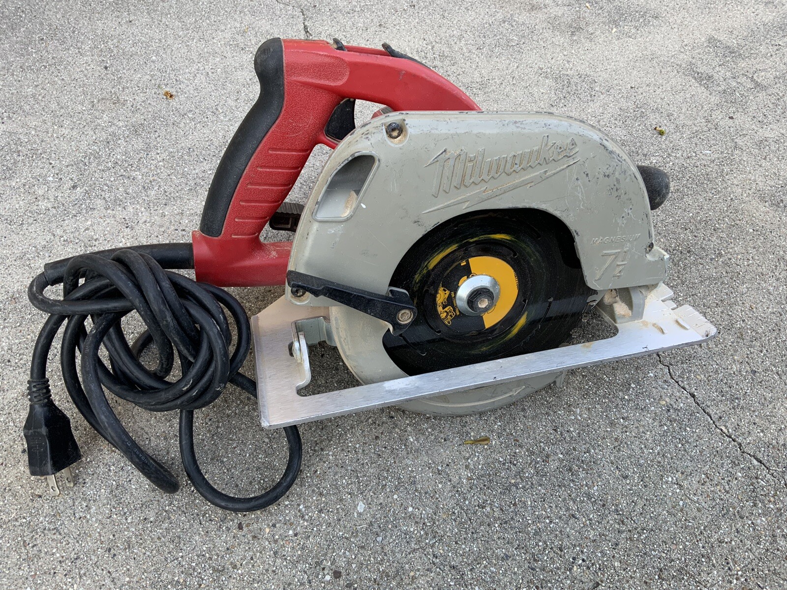 Milwaukee 6390-20 15 Amp 7-1/4 in. Tilt-Lok Circular Saw