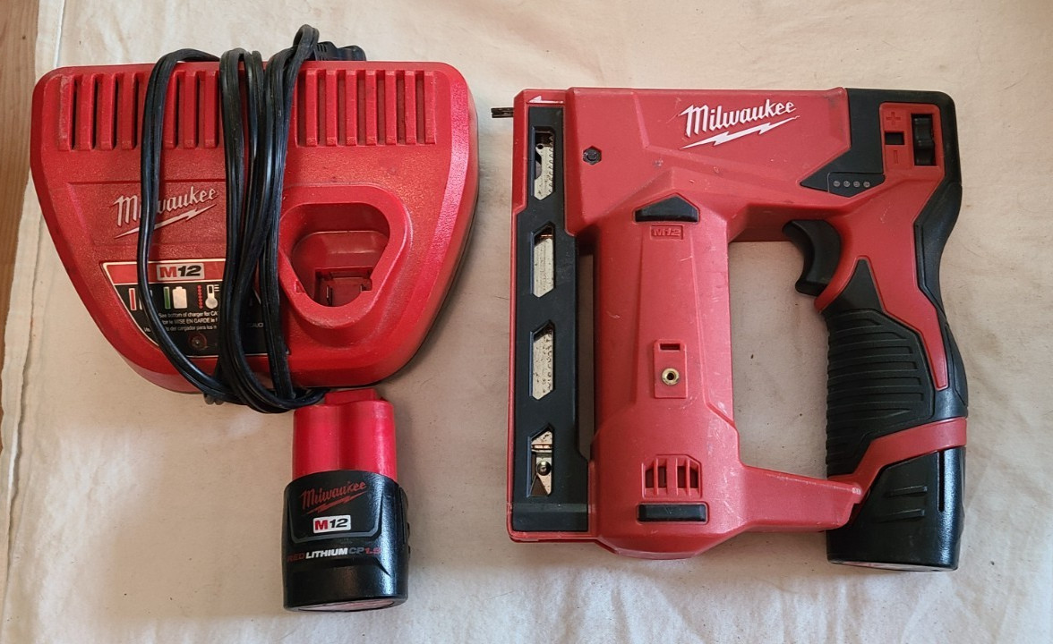 Milwaukee ‎2447-20 M12 12V Cordless Stapler Gun With 2 Batteries and Charger
