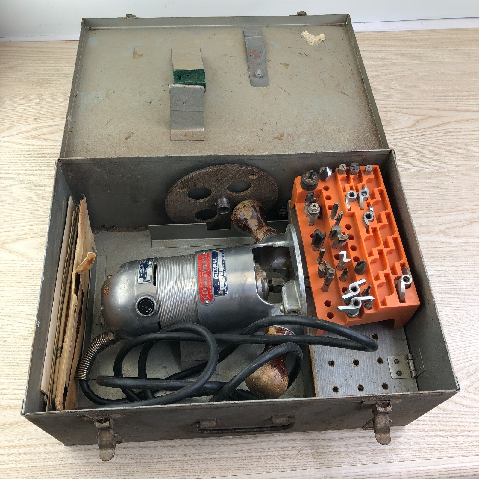 Vintage Stanley Router Type 8 Model A 3.8 Amps w/ Stanley Base Type GA-42 & Case