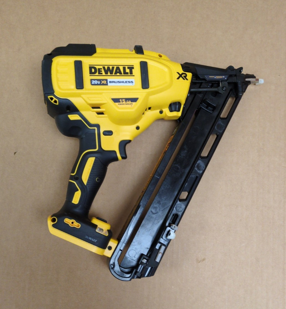[Open-Box] (DCN650B) DeWalt 20V MAX XR 15 GA Cordless Angled Finish Nailer