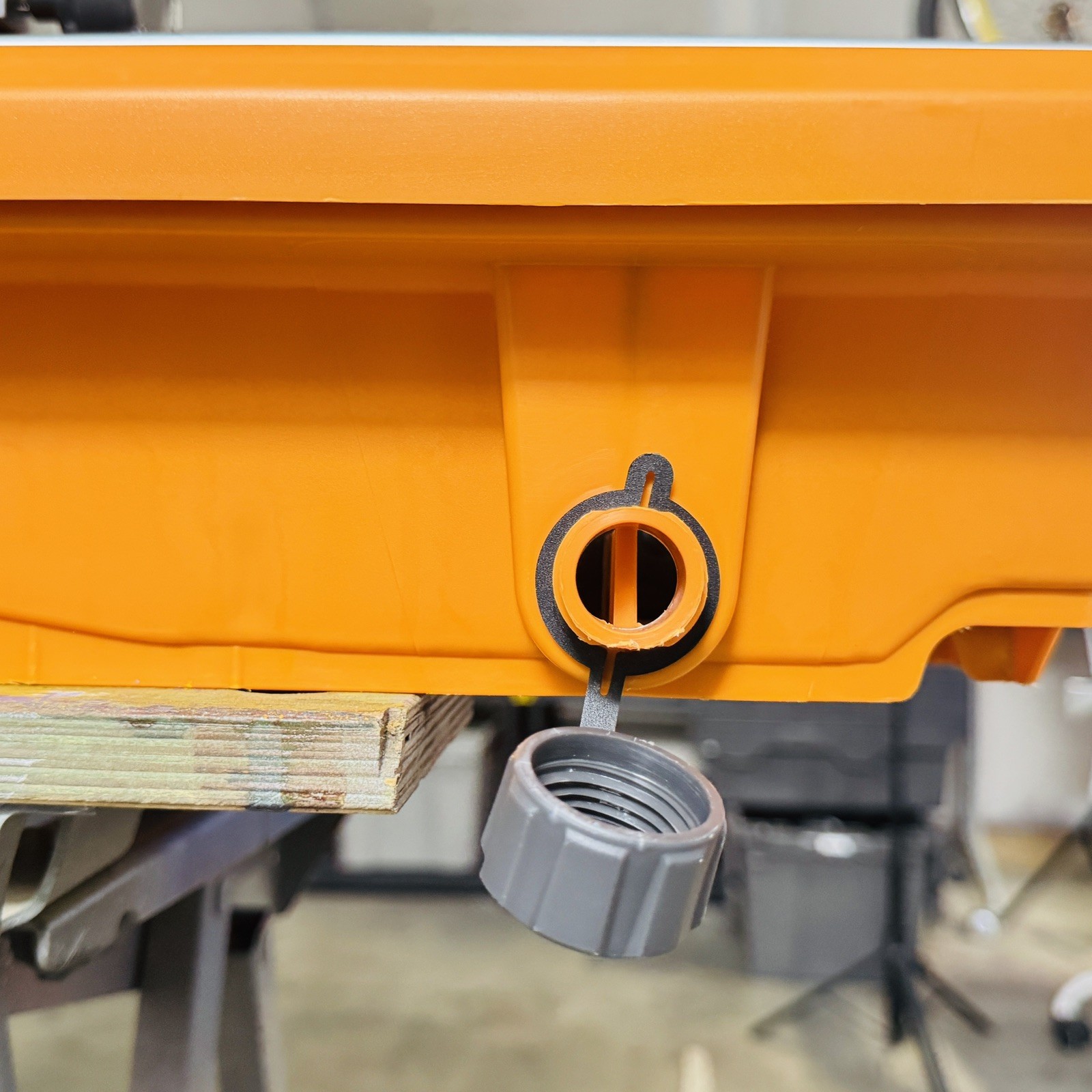 RIDGID R4030 7-Inch Job Site Wet Tile Saw | 9 Amp | 6,500 RPM | 24” Rip Cut